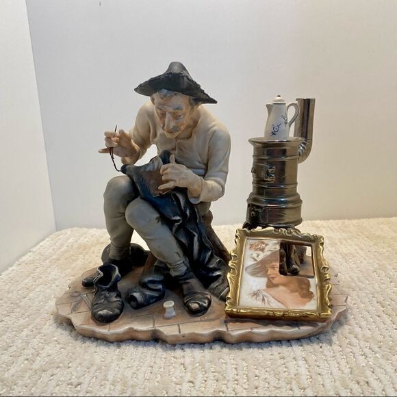 Vintage Pucci Bisque Sculpture “For Want of a Patch” 2405 Extremely Rare/Unique - Picture 11 of 15